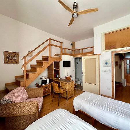 B&B Le Finestre Su Via Cavour Sassari Habitación foto
