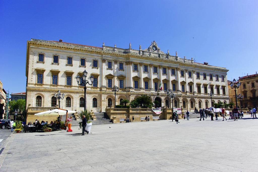 B&B Le Finestre Su Via Cavour Sassari Exterior foto